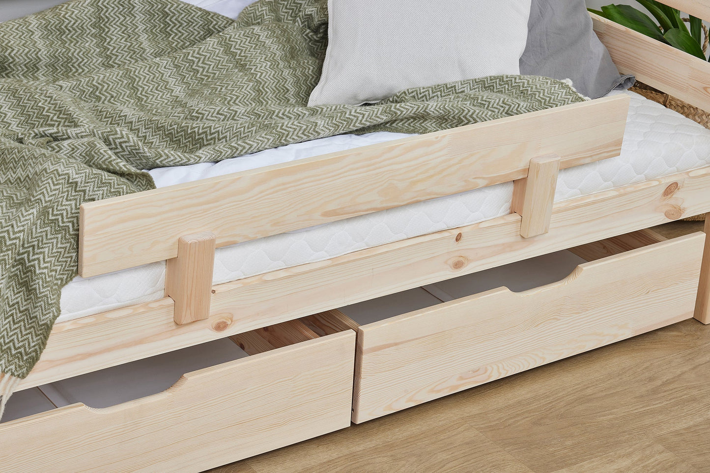 ECO Comfort Junior Bed 70x160 cm incl. Drawers and Guard Rail