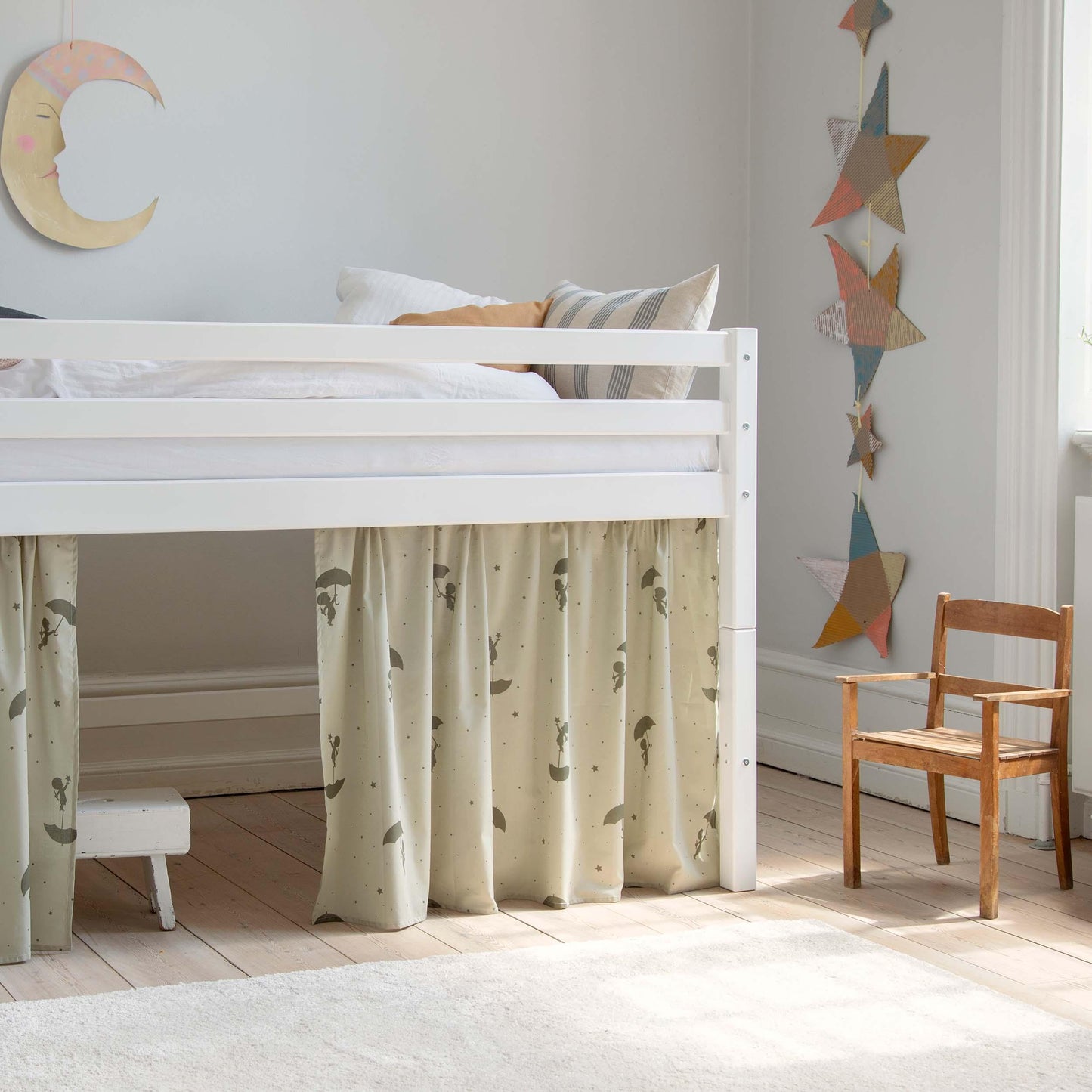 ECO Dream Mid-Height Bed with Green Ole Lukoie Bed Curtain