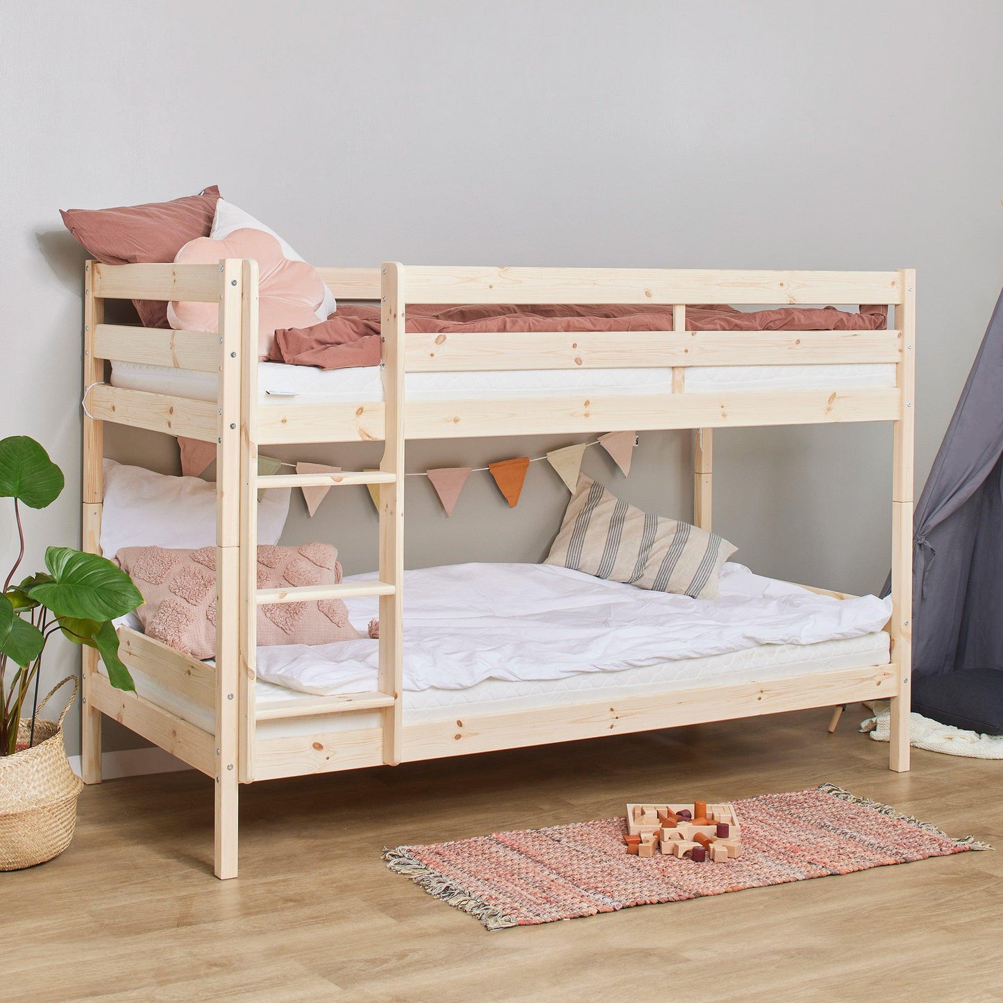 Hoppekids ECO Comfort Køjeseng med 2 Madrasser 70x160 / 90x200