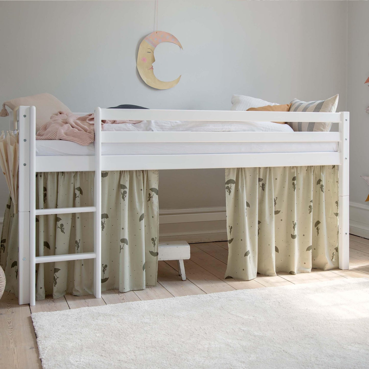 ECO Dream Mid-Height Bed with Green Ole Lukoie Bed Curtain