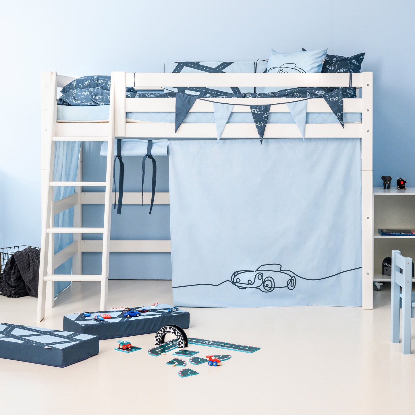 ECO Luxury Mid-High Bed with Cars Curtain from Hoppekids