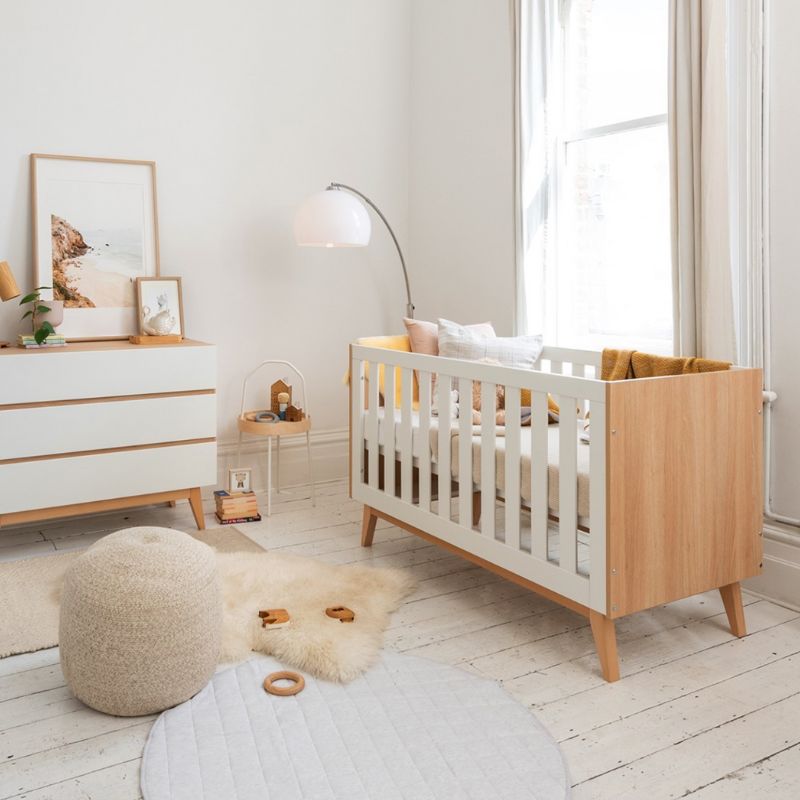 Tommi Cot, Oak & White